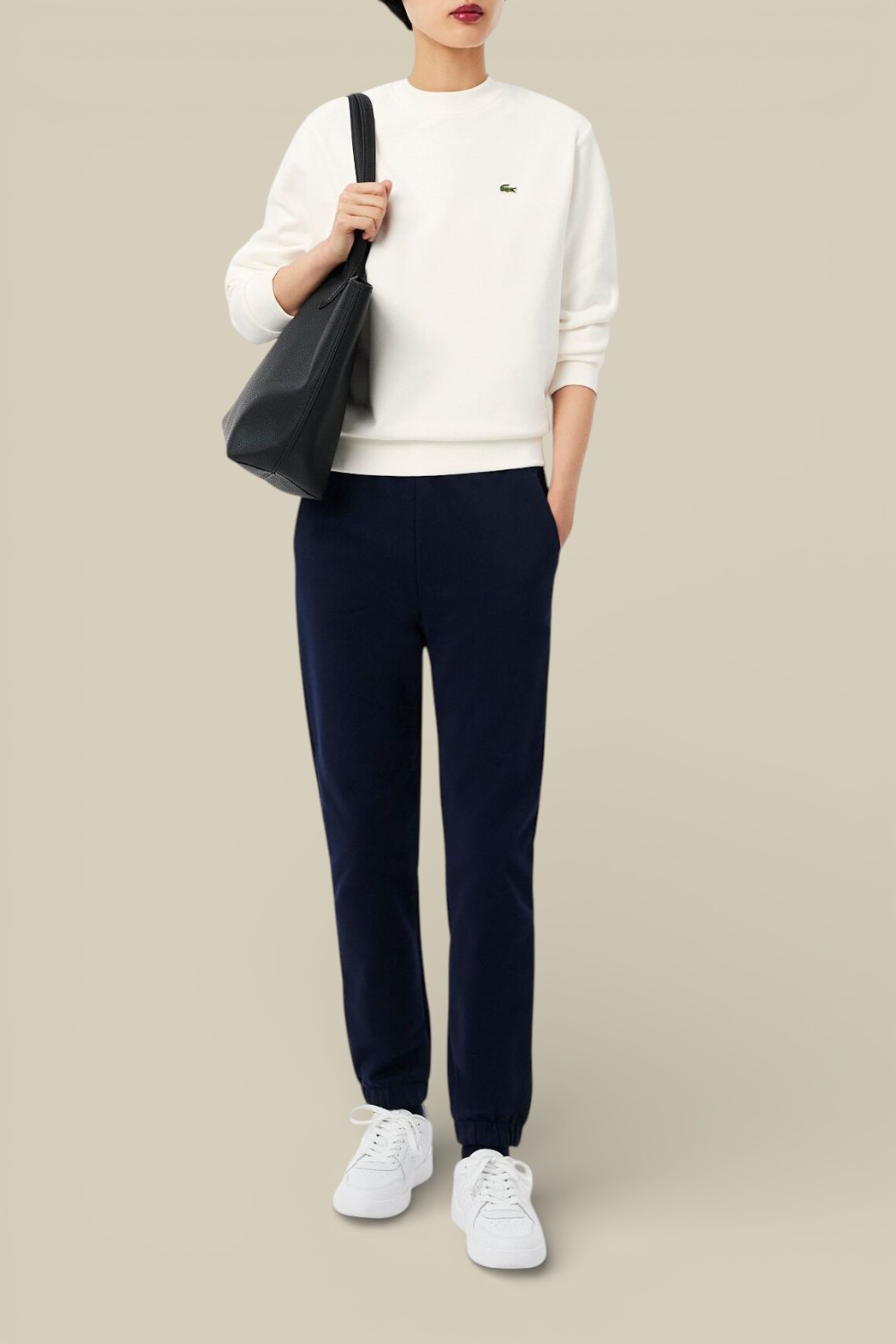 תמונת כל הלוק של סווטשירט